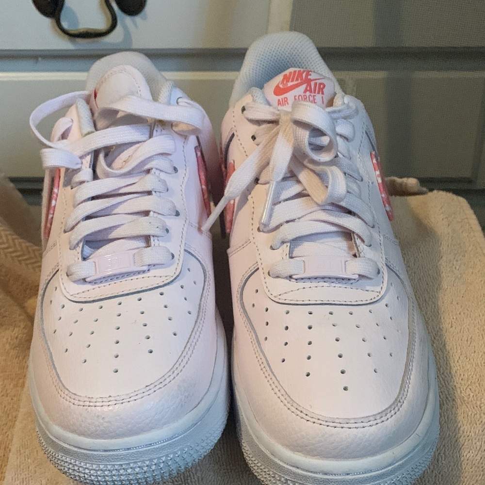 Nike Air Force 1 in Light Pink and White